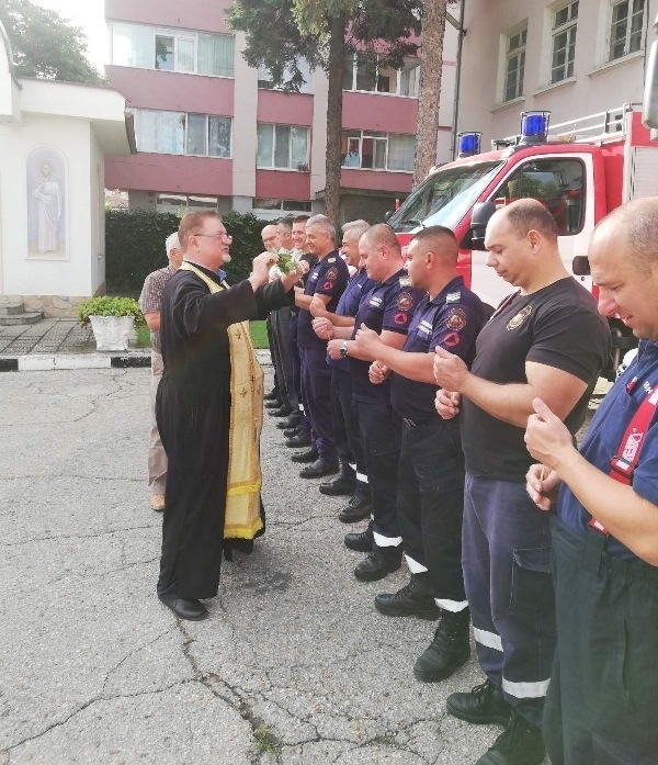 Пожарникарите в Свищов почетоха закрилника си 