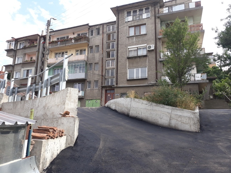 Приключиха дейностите по укрепване на подпорната стена на ул. „Екзарх Антим I“ в Свищов 