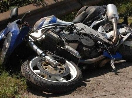 Две момчета катастрофираха с нерегистриран мотоциклет в Първомайци