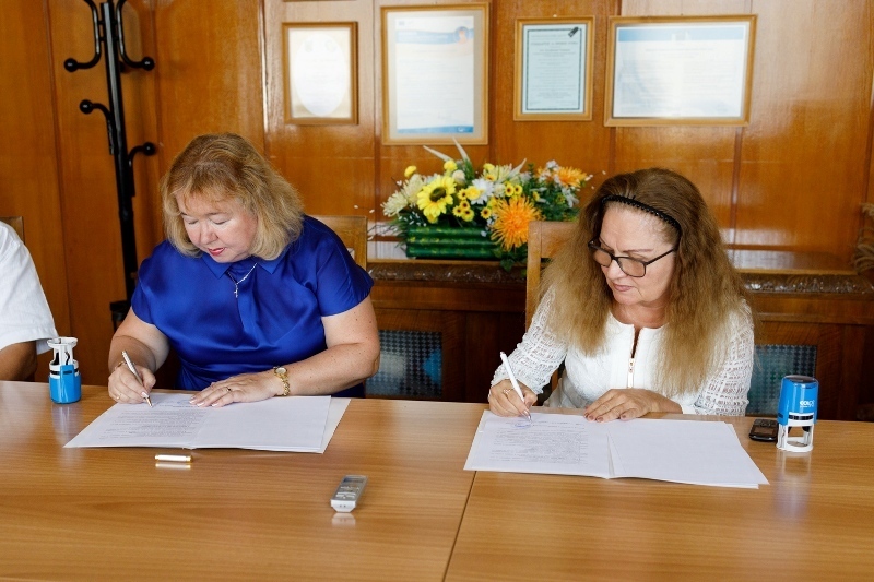 Стопанската академия и Търговската гимназия в Свищов сключиха споразумение за сътрудничество