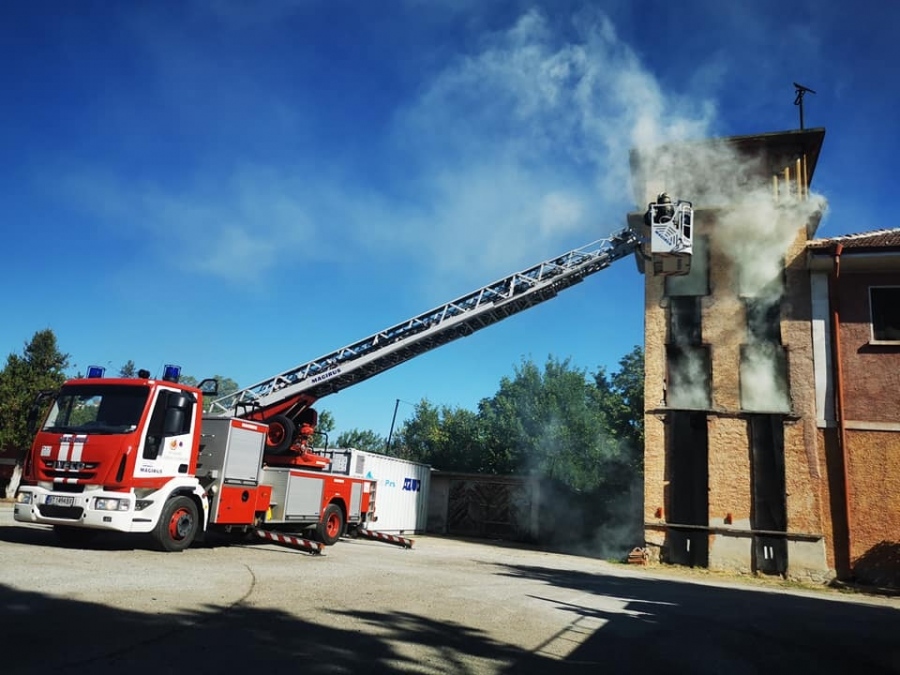 Пожарникари и спасители демонстрираха техника и оборудване пред деца в Горна Оряховица  