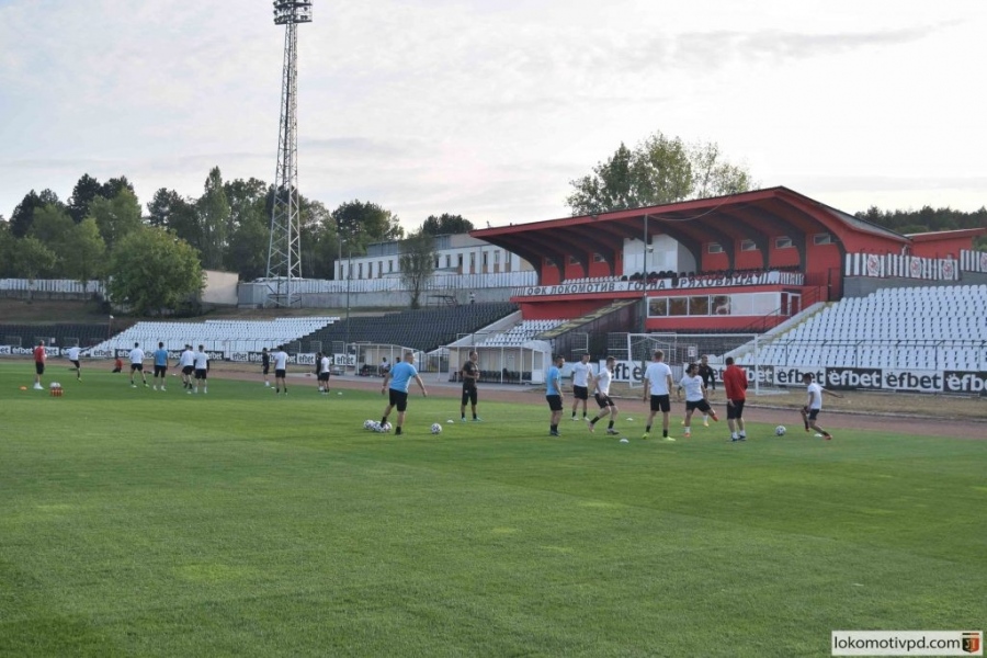 „Локо” (Пловдив) тренира на стадиона в Горна Оряховица, чака се решение на БФС за мача с „Етър”