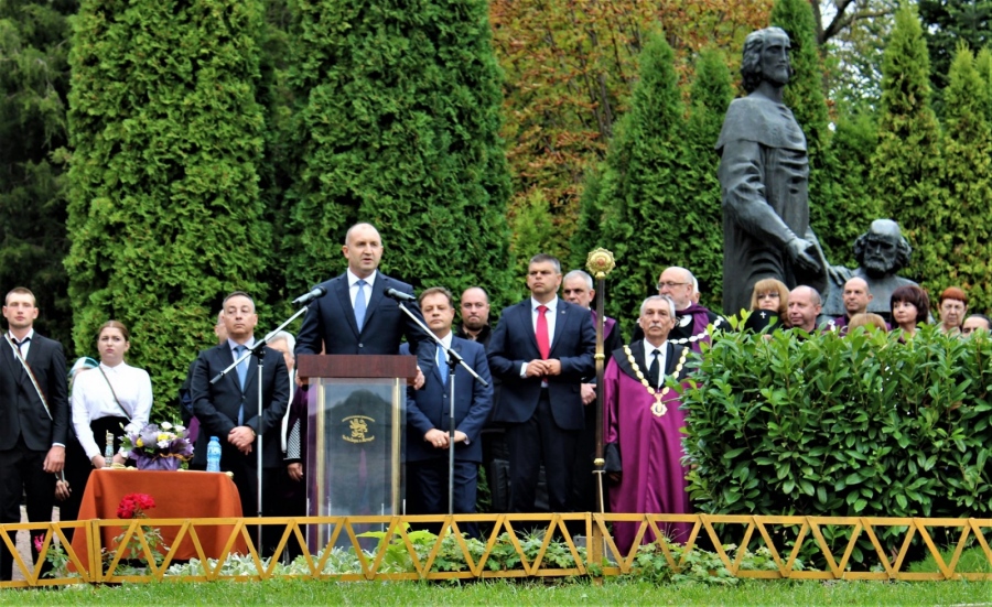 Президентът Румен Радев откри новата академична година във Великотърновския университет