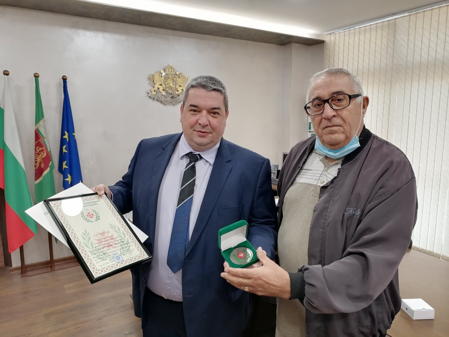 Кметът и председателят на Общинския съвет в Горна Оряховица получиха плакети от Съюза на военноинвалидите