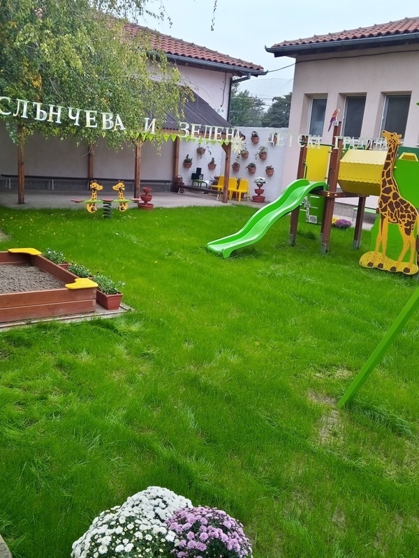 Реновирана площадка за игра откриха в детска градина в Свищов