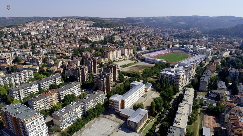 Във Велико Търново: Гимназиалното образование остава дистанционно до края на ноември