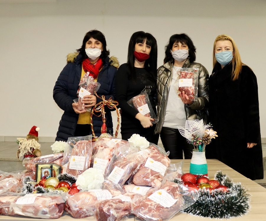 175 пакета с месо получиха социално слаби жители на община Лясковец за Коледа
