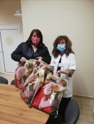 Самодейците от Правда дариха спални комплекти на Болницата в Горна Оряховица