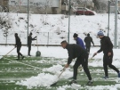 Етърци изчистиха снега от тренировъчния терен