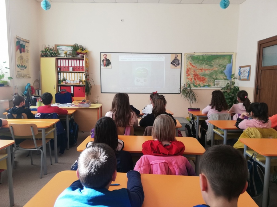 Ученици на СУ „Вичо Грънчаров” се включиха в национална кампания за дигитална грамотност