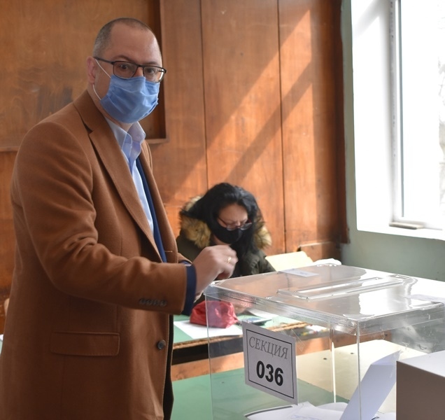 Димитър Николов: Гласувах за предвидимост и постоянство