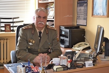 След 35 г. служба, полк. Веселин Мадански съблече военната униформа