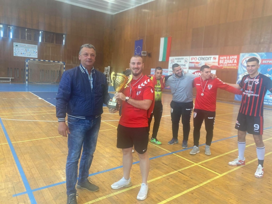 Мъжете на ХК „Локомотив” вдигнаха бронзовата купа 