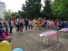 Деца и възрастни се забавляваха заедно в ДГ „Щастливо детство” на 1 юни