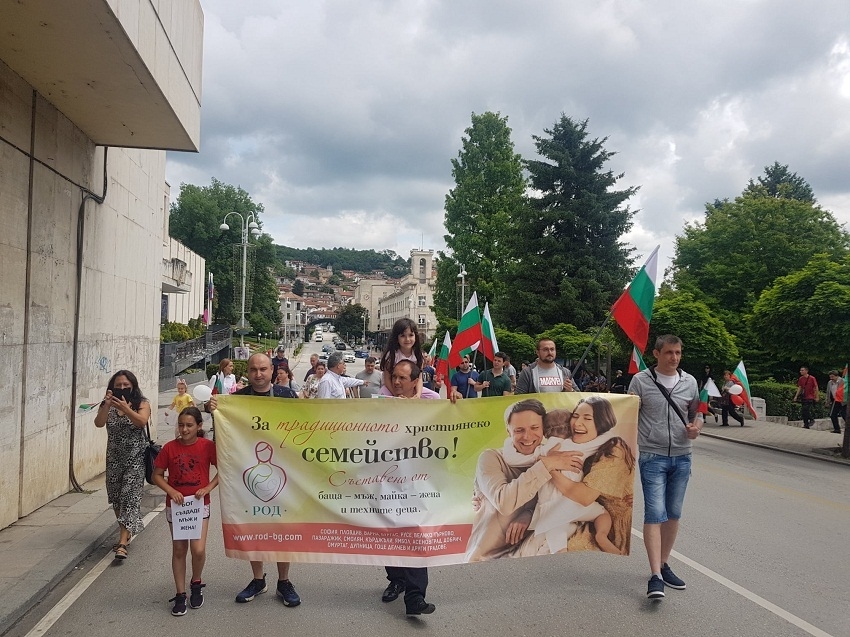 Шествие в подкрепа на традиционното християнско семейство се проведе във Велико Търново