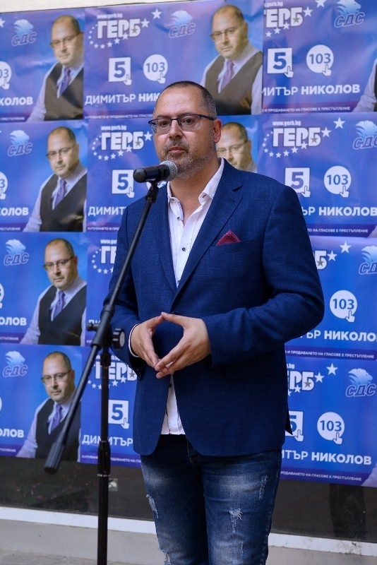Нетипичен финал на кампанията сложиха ГЕРБ-СДС и Димитър Николов в Горна Оряховица