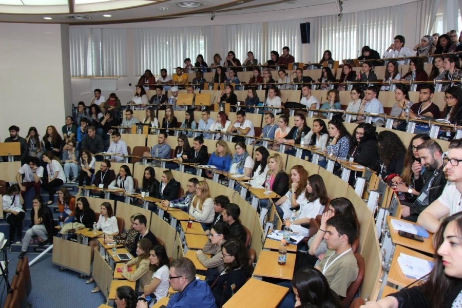 Все по-малко български граждани ще завършват висше образование до 2025 г.