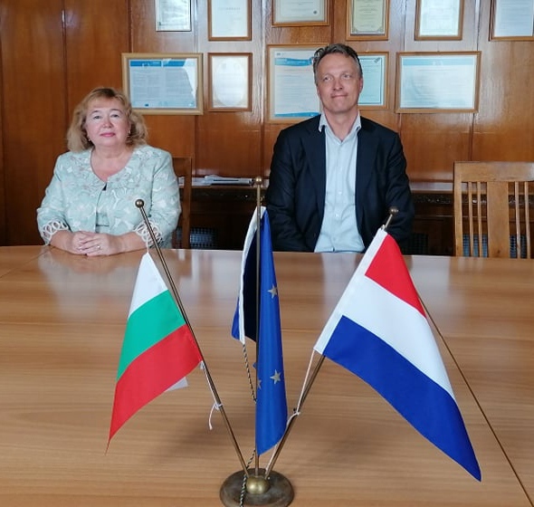 Посланикът на Нидерландия гостува в Стопанска академия „Д. А. Ценов”