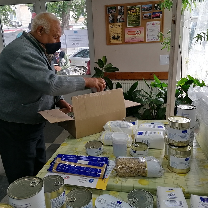 2340 жители на общините Горна Оряховица и Лясковец ще получат храни от БЧК