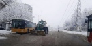 Първостепенните улици във Велико Търново са почистени до асфалт, снегорините влизат във вътрешността на кварталите