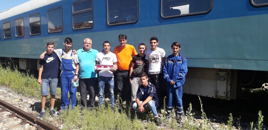 Ученици на ПГ ЖПТ „Н. Вапцаров” се обучават във Вагоноремонтен цех – Горна Оряховица