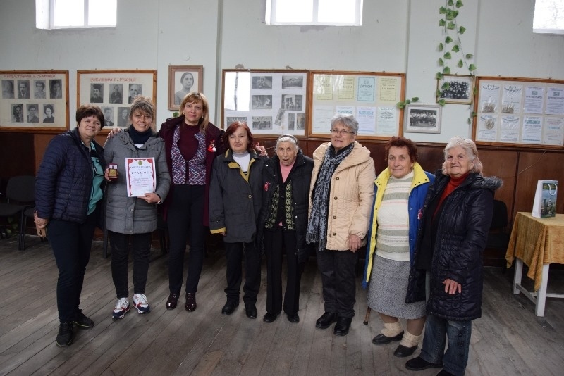 В Елена отличиха самодейци