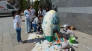 Огромно яйце бе изписано в центъра на Велико Търново