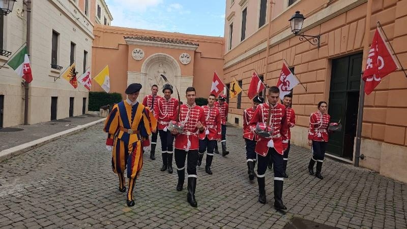 Командирът на гвардейците в СУ „Вичо Грънчаров“ бе във Ватикана