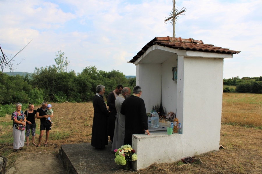 Аязмо край Кесарево събра вярващи в деня на св. Марина