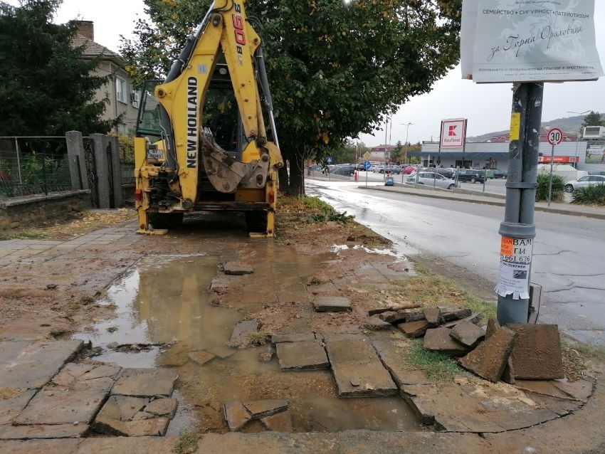 Две аварии оставят без вода квартала около ул. „Панайот Цвикев” в Горна Оряховица