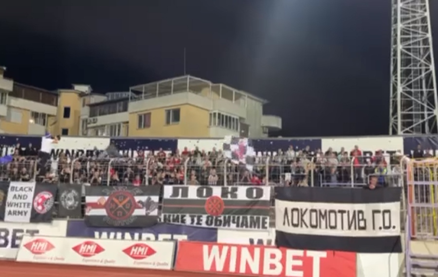 „Черно-белите“ фенове превърнаха „Ивайло“ в домакински стадион за победата на „Локо“ над „Етър II“