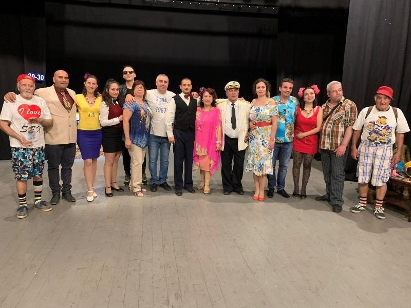 Режисьорът Кирил Ангелов подари участие в театрален фест в Сърбия на раздяла с трупата от Драганово
