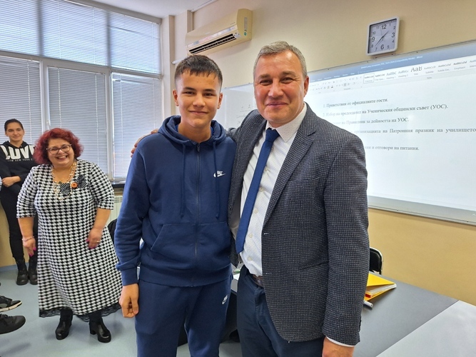 Димитър Лонгинов спечели оспорваната битка за председател на Ученическия Общински съвет на Гимназията