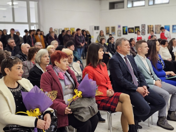 961 самодейци участват в различни формации към читалищата в община Горна Оряховица, 15 са творческите състави към пенсионерските клубове