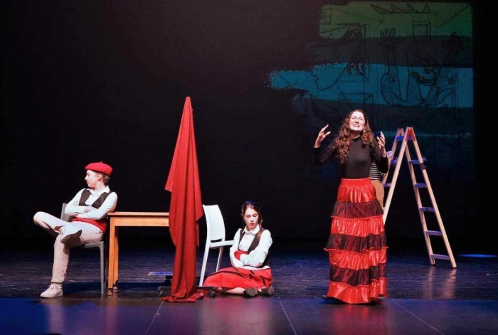 Великотърновската Езикова гимназия спечели награда за най-добра сценография от фестивал за училищен театър на испански