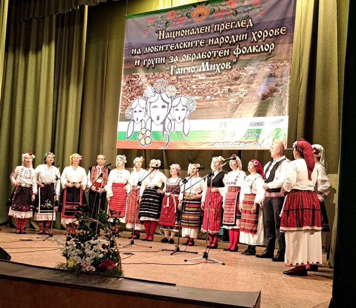 На Лазаровден в Първомайци се надпяваха народни хорове от цялата страна, дошли за VIII Национален преглед „Ганчо Михов 2024“