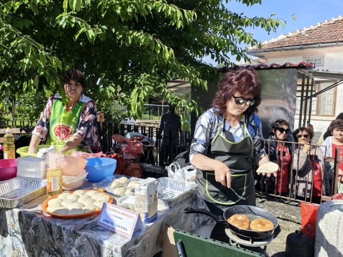 Майстори си мериха сръчността на Петия празник на мекицата в Блъсковци