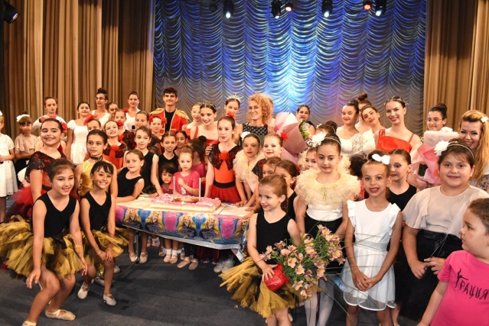 Фойерверки, торта, много цветя и немалко сълзи направиха годишния концерт на балет „Грация“ незабравимо преживяване за всички замесени