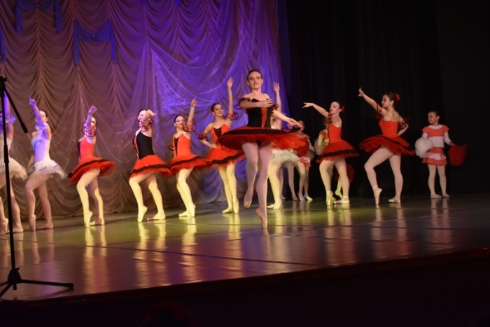 Празничните събития в Лясковец започнаха, началото постави Танцова школа „Ритъм”