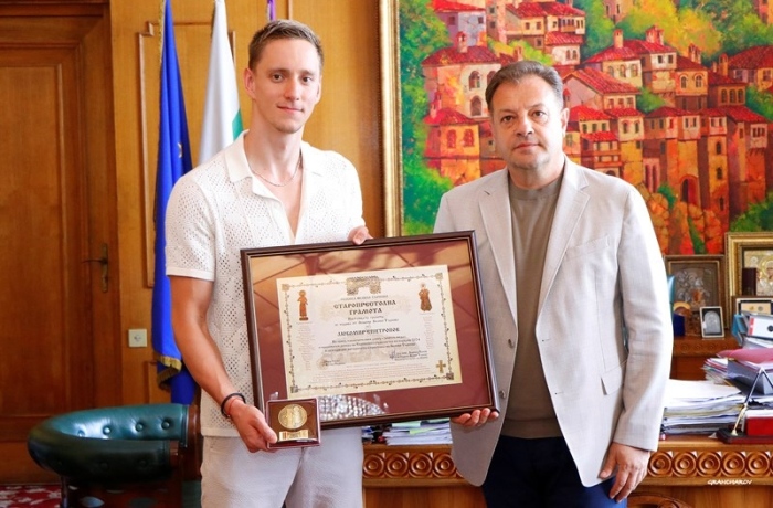 Даниел Панов поздрави европейския шампион Любомир Епитропов и му пожела олимпийски медал по плуване