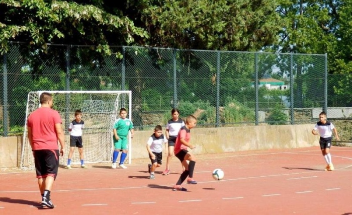 Състезание по футбол на малки вратички проведоха в училището в Джулюница