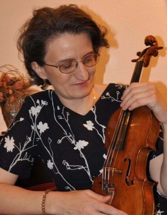 Световноизвестната цигуларка Деворина Гамалова ще свири във Велико Търново