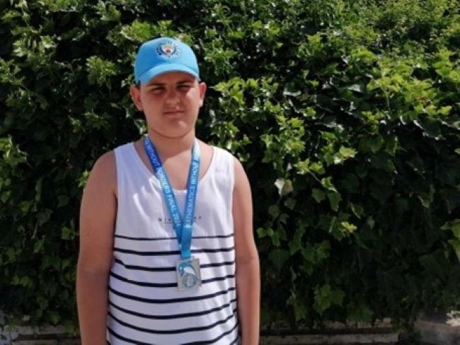 Петокласникът на ОУ „Иван Вазов“ Петър Димитров спечели сребърен медал от финала на „Математика без граници“