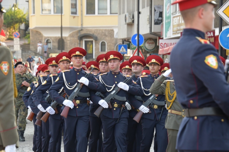 Випуск „Цар Симеон Велики“ на НВУ получава първото си офицерско звание