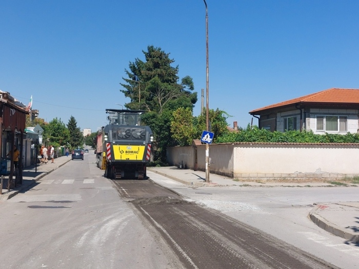 Продължават ремонтните дейности на ул. „Трети март“ в Свищов