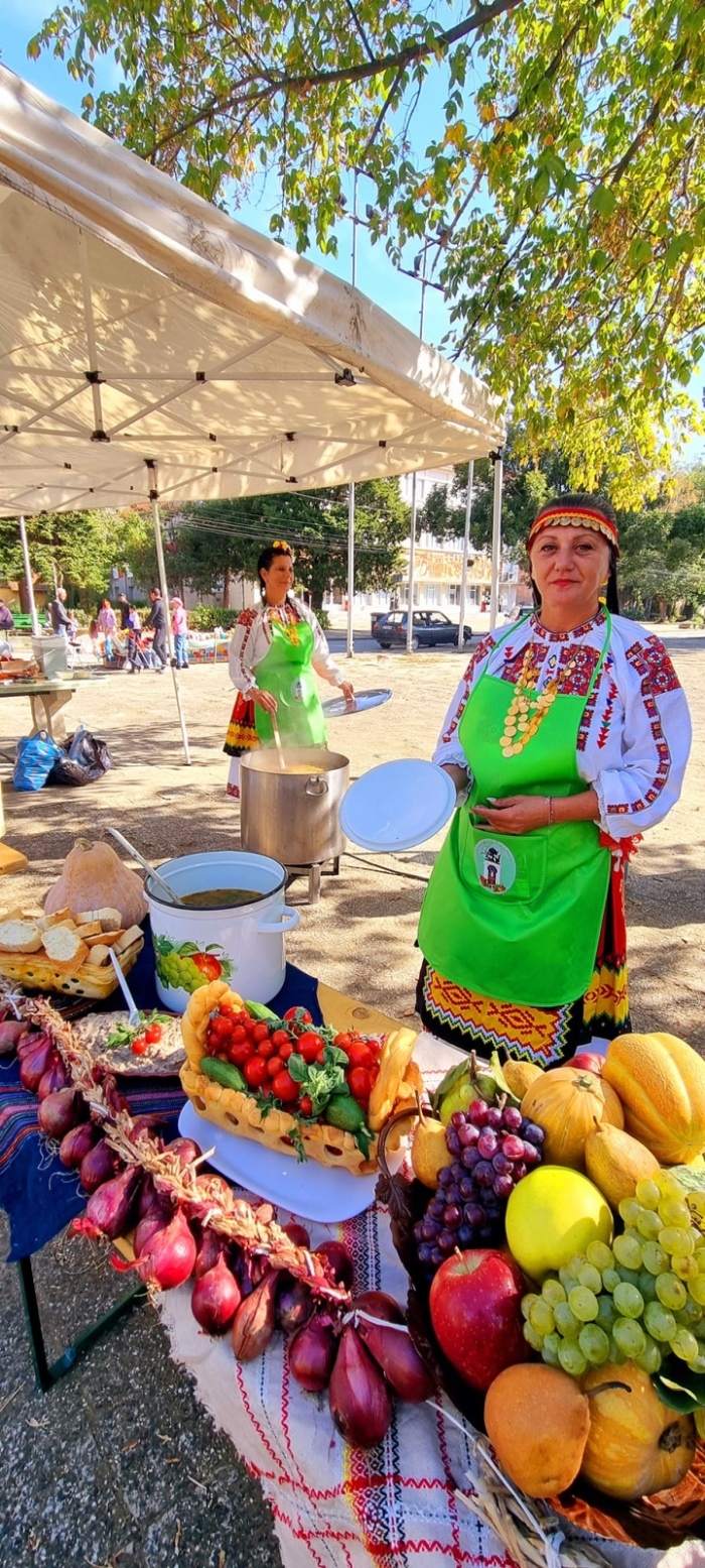 Българи и унгарци празнуваха в Драганово своите общи градинарски корени