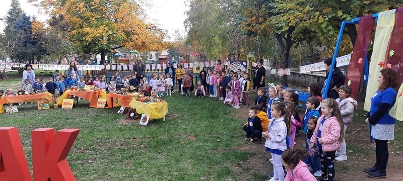 В горнооряховската ДГ „Ален мак“ подредиха изложба за есента