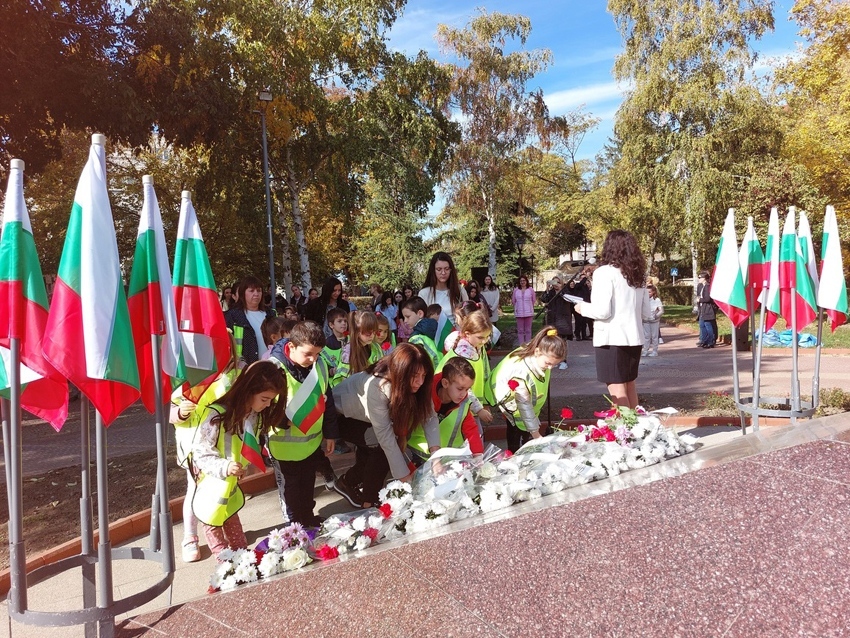 Свищов отбеляза Деня на народните будители