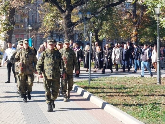 Ръководството на община Свищов взе участие в тържественото шествие за патронния празник на СА „Д. А. Ценов“