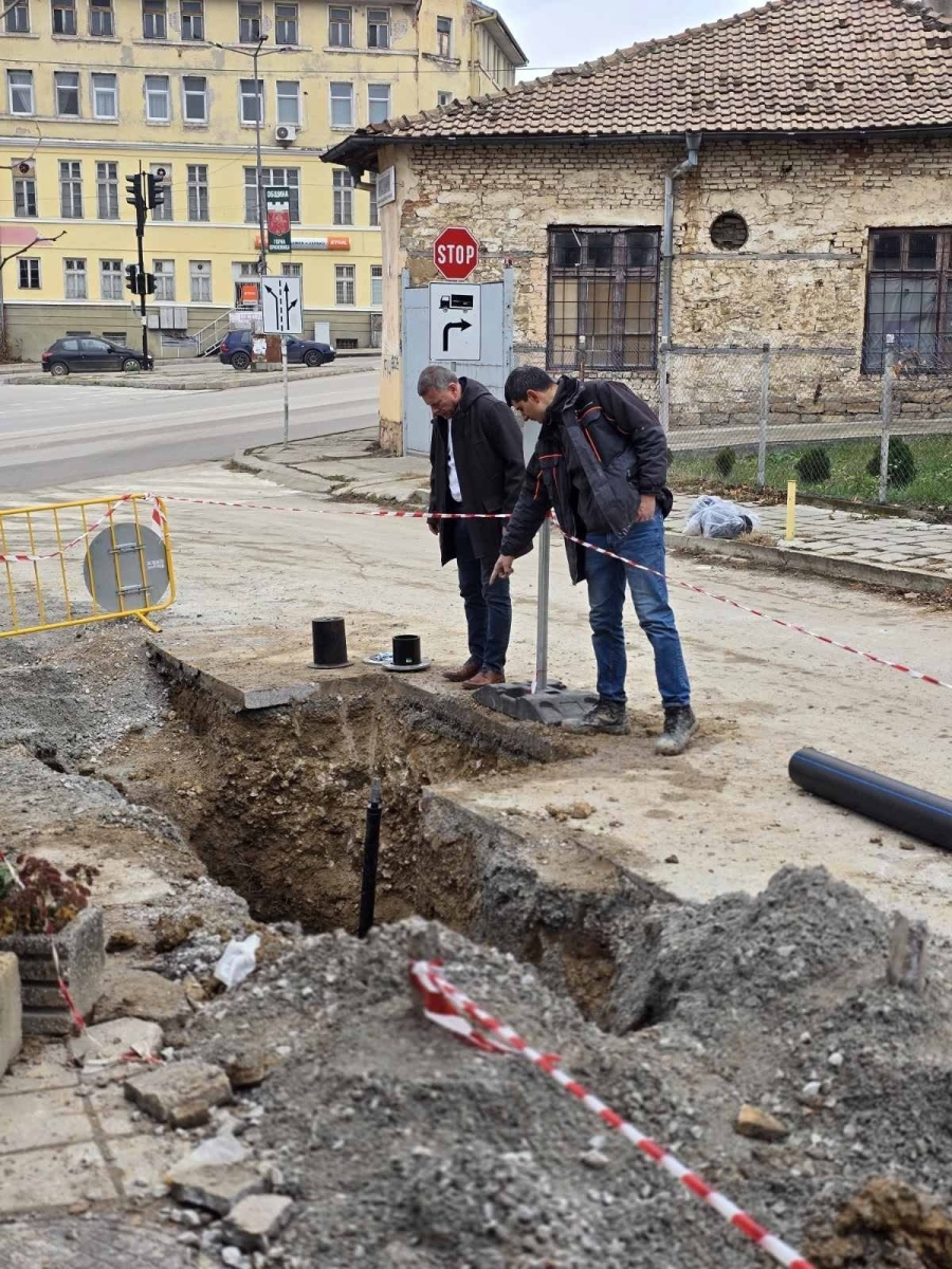 Николай Рашков провери как върви подмяната на водопровода по ул. „Пирот“